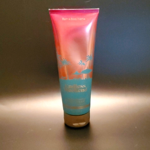 Bath & Body Works Other - Bath and Body Works - Endless Weekend
